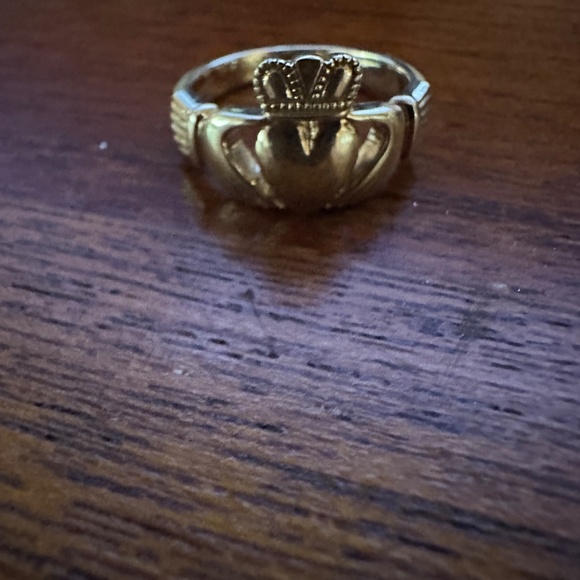 Irish Claddagh ring in 9kt gold. - Picture 5 of 6
